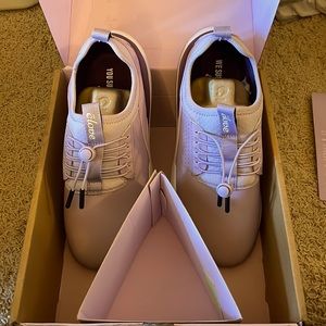 NWT Clove Classic Lavender Sneakers Size W 7.5